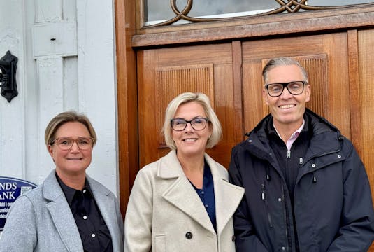 Ledelsen Lillesands Sparebank, fv. Dina Helen Stendal, Anne Grethe-Knudsen og Morten Arentz-Grastvedt